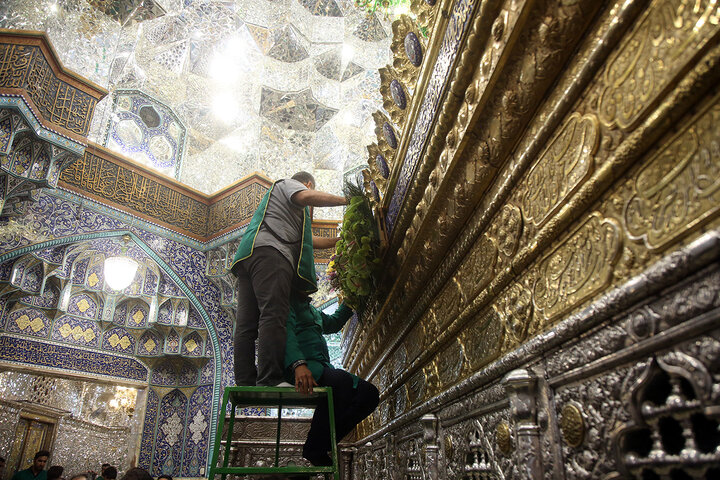 Photos: Hazrat Masoumeh shrine decorated with flower on occasion of anniversary of her arrival in Qom