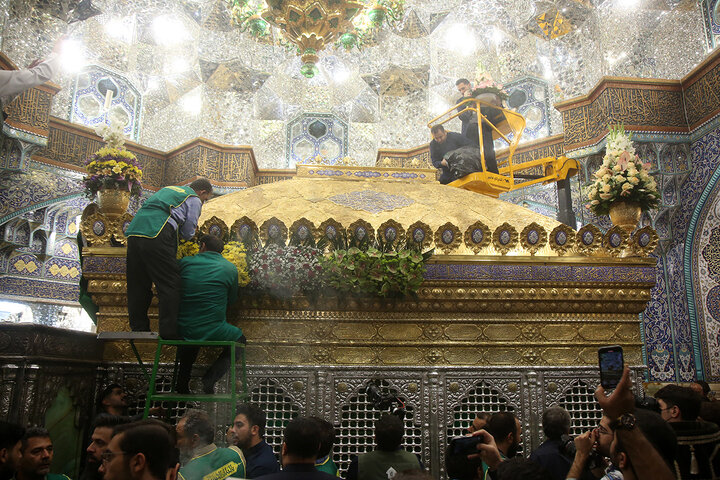 Photos: Hazrat Masoumeh shrine decorated with flower on occasion of anniversary of her arrival in Qom