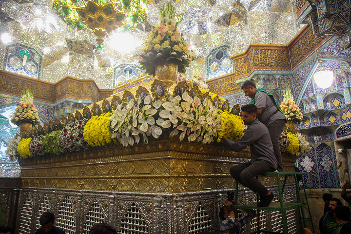 Photos: Hazrat Masoumeh shrine decorated with flower on occasion of anniversary of her arrival in Qom