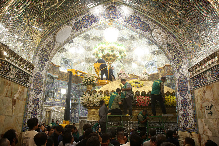 Photos: Hazrat Masoumeh shrine decorated with flower on occasion of anniversary of her arrival in Qom