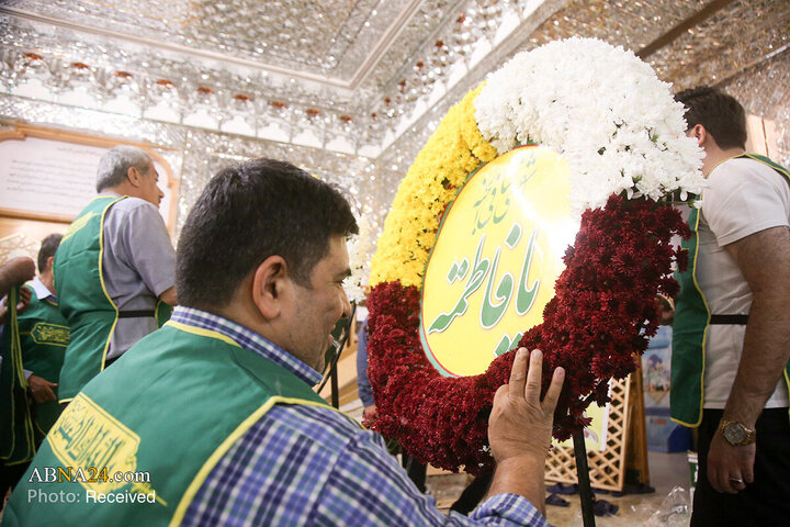 گل‌آرایی ضریح مطهر بانوی کرامت به مناسبت سالروز ورود ایشان به قم