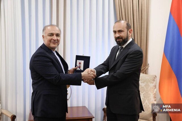 Armenia honors outgoing Iranian ambassador with friendship medal