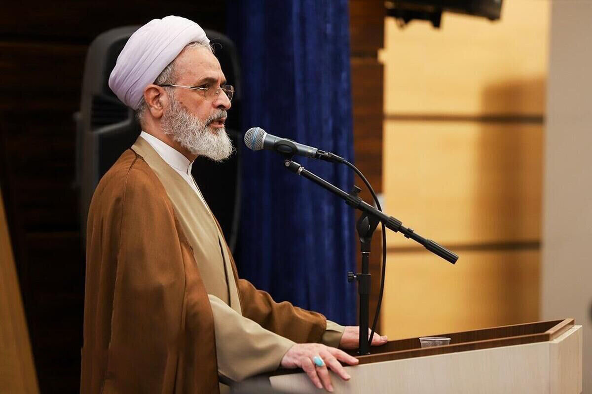 آیت الله اعرافی: پیامبر(ص) گشاینده درهای بسته معرفت بود