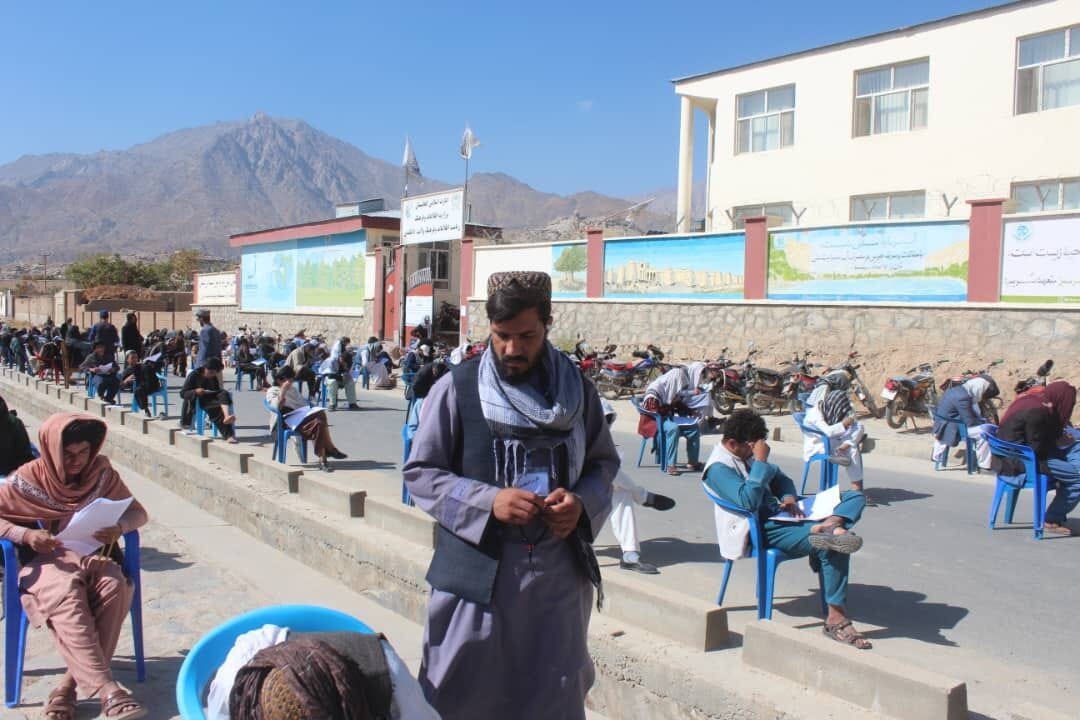 برگزاری مسابقه کتابخوانی با حضور گسترده جوانان در استان بامیان افغانستان