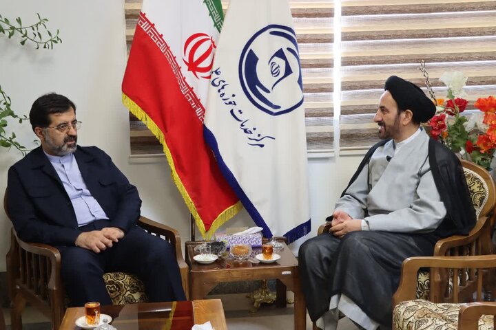 تأکید استاندار و رئیس مرکز خدمات حوزه‌های علمیه قم بر همکاری همه‌جانبه نهادها برای رفع مشکلات طلاب