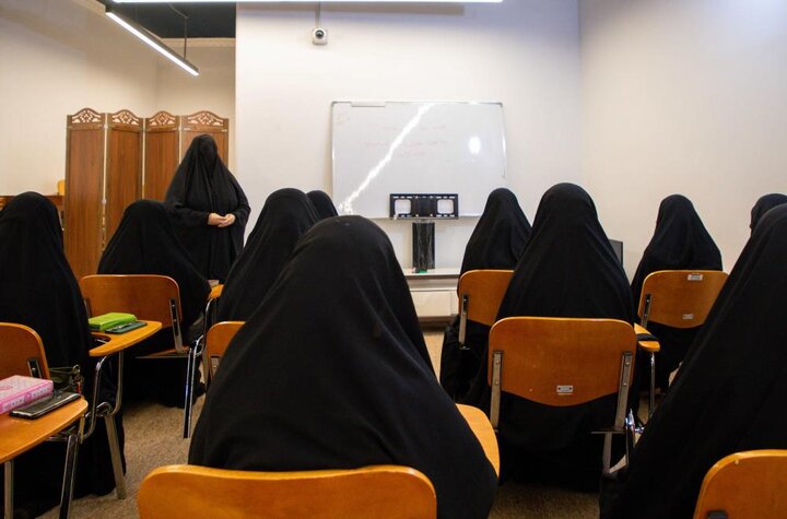 انعقاد برامج قرآنية نوعية لتعزيز التعليم النسوي في العتبة العلويّة المقدّسة