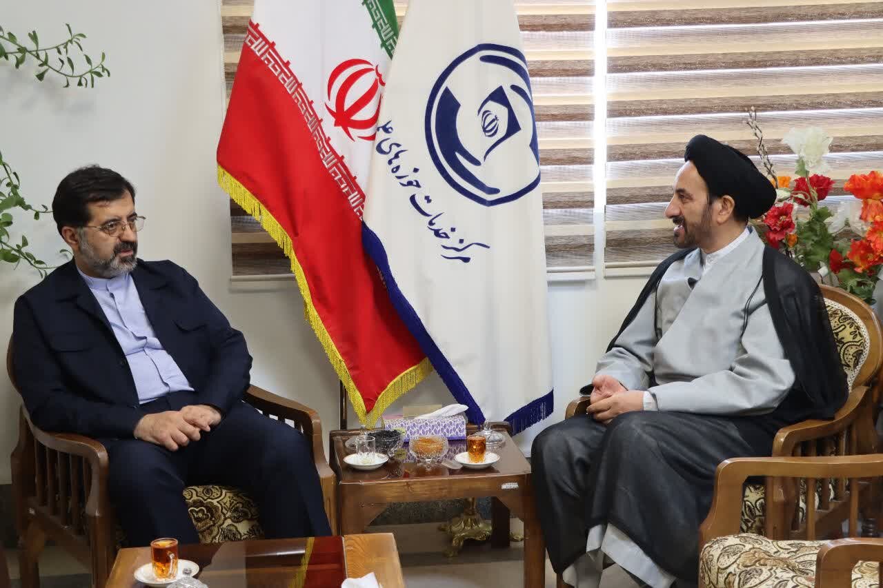 تأکید استاندار و رئیس مرکز خدمات حوزه‌های علمیه قم بر همکاری همه‌جانبه نهادها برای رفع مشکلات طلاب