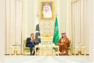 Arabia Saudita e Pakistan firmano un "Accordo di difesa strategica congiunta"