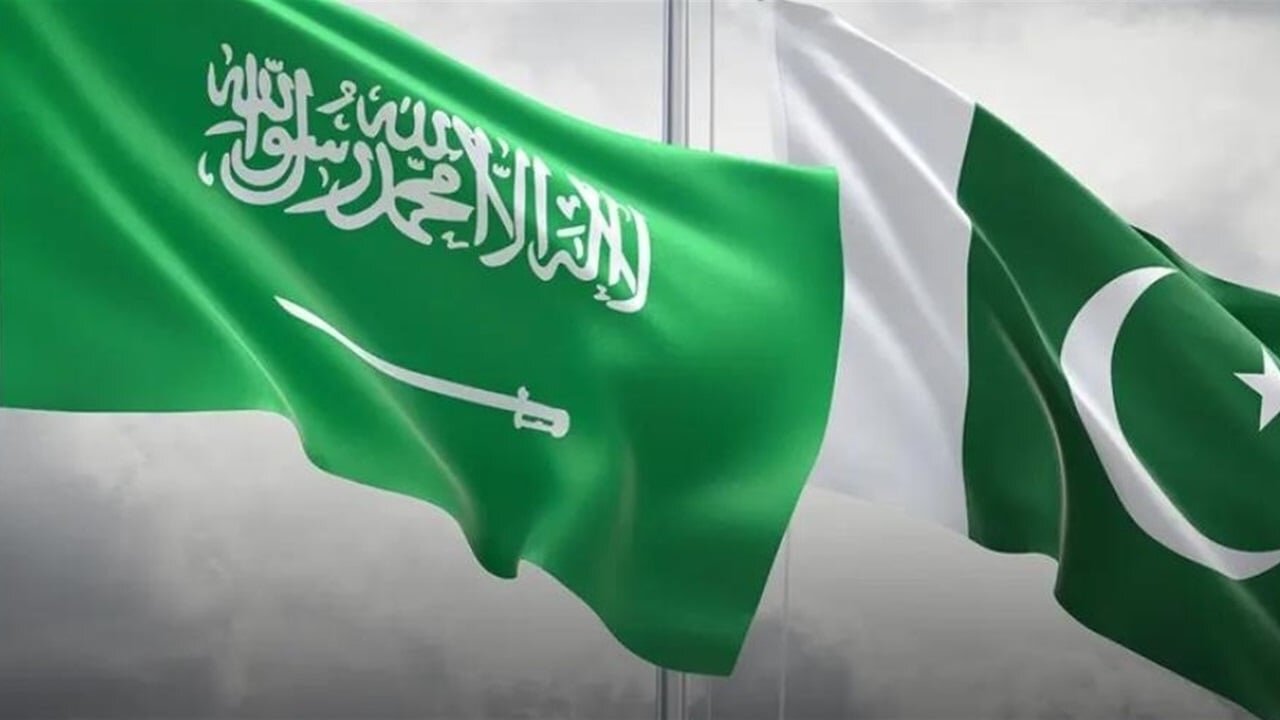 عربستان و پاکستان توافق‌نامه دفاع راهبردی امضا کردند