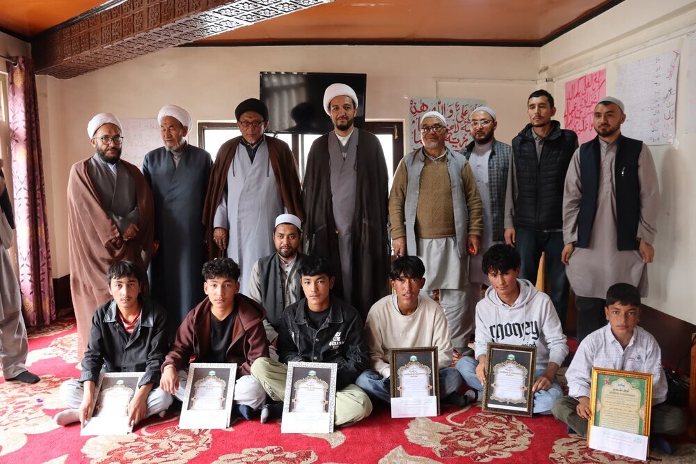 جمعیت العلماء اثنا عشریہ کرگل کے زیر اہتمام کتاب خوانی مقابلے میں نمایاں کارکردگی دکھانے والے طلاب و طالبات میں انعامات تقسیم