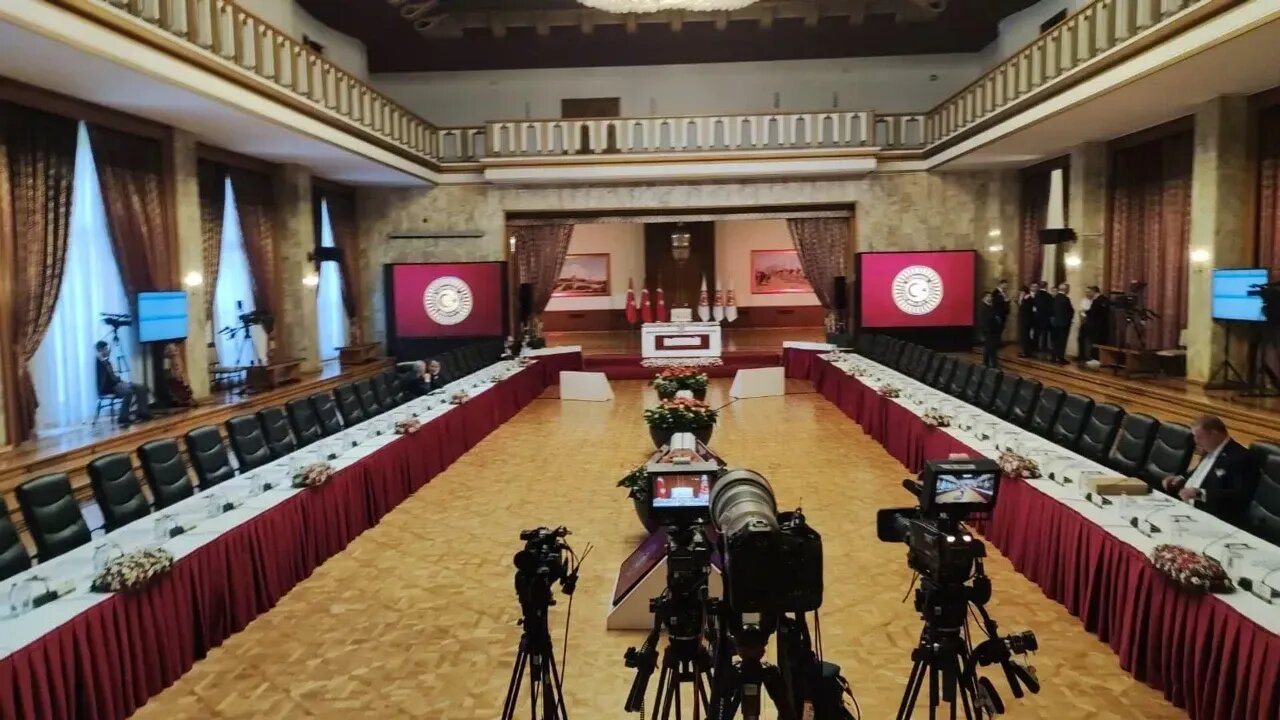 TBMM Açılım Komisyonunda Gerginlik: MHP ve DEM Parti Tepkisiyle Toplantı Terk Edildi