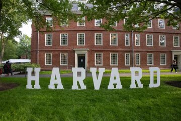 Rêveberiya Trump sînordarkirinên nû li ser Zanîngeha Harvardê ferz dike