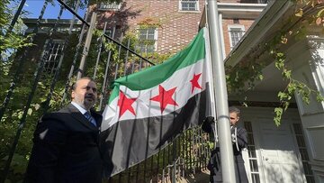 Suriyaya hakim kəsilmiş terrorçu Colani rejiminin ABŞ-dakı səfirliyində “bayraq mərasimi”
