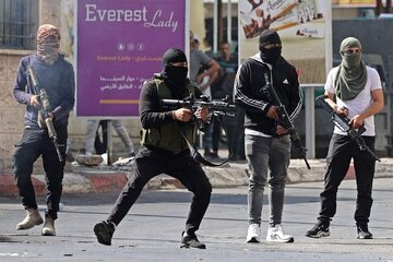 Şopgirtina Çekdarên Şerîaya Rojavayê li Xezze – Di Berxwedana Li Dijî Leşkerên Siyonîst de teqlîda Xezzeyê dikin