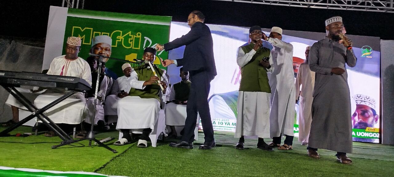 Waislamu nchini Tanzania Waadhimisha Miaka 10 ya Uongozi wa Mufti Mkuu wa Tanzania, Sheikh Dr. Abubakar Zubair bin Ally +Picha