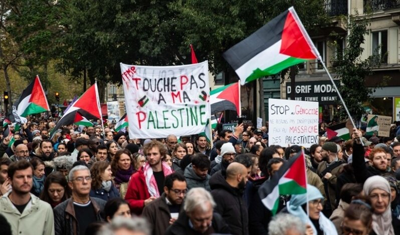 Fransa’dan Belediyelere Filistin Bayrağı Yasağı