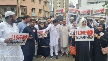 ممبئی میں آئی لو محمد کے حق میں ایک عظیم احتجاجی مظاہرہ کیا گیا