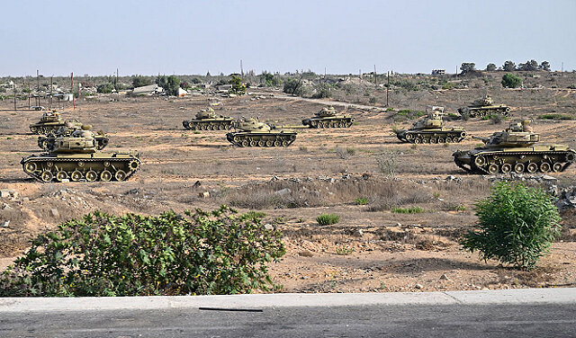 نتنياهو يطلب من واشنطن كبح التعزيزات العسكرية المصرية في سيناء