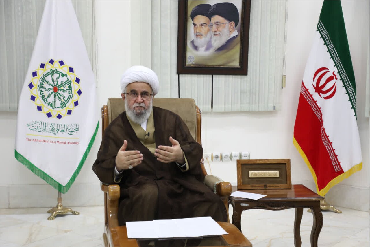 ?Ayetullah Remezani di gotûbêjê de bi reporterê ABNA re şirove kir:Li civînêya 195-ê ya Şûraya Bilind a Komela Cîhanî ya Ehlul Beytê(s.x) de çi qewimî