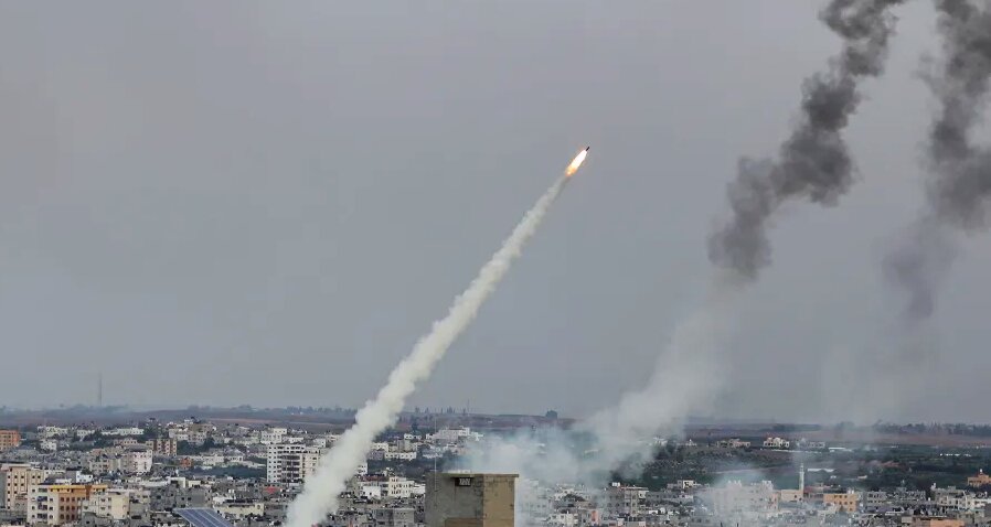 اسرائیل از رهگیری دو موشک از غزه و زخمی شدن ۱۰ نظامی خبر داد
