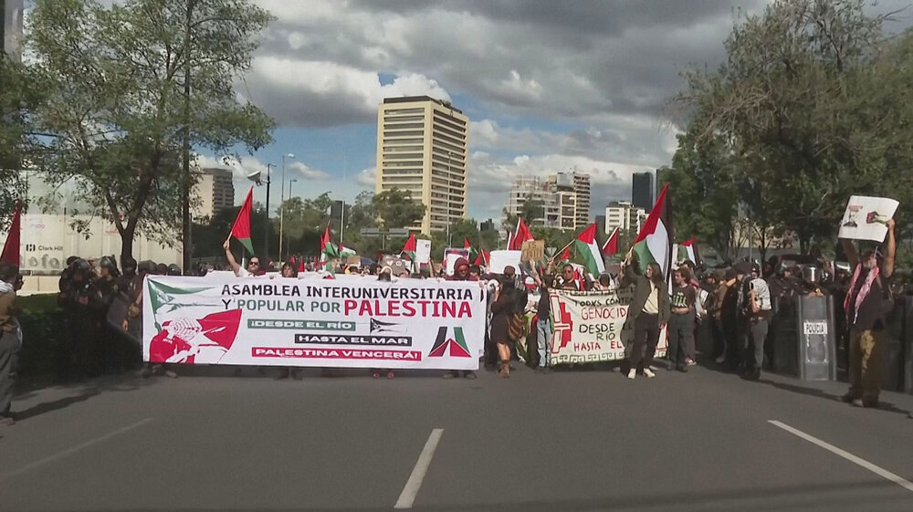 Protesters throw paint at Israeli embassy in Mexico, urge government to sever ties
