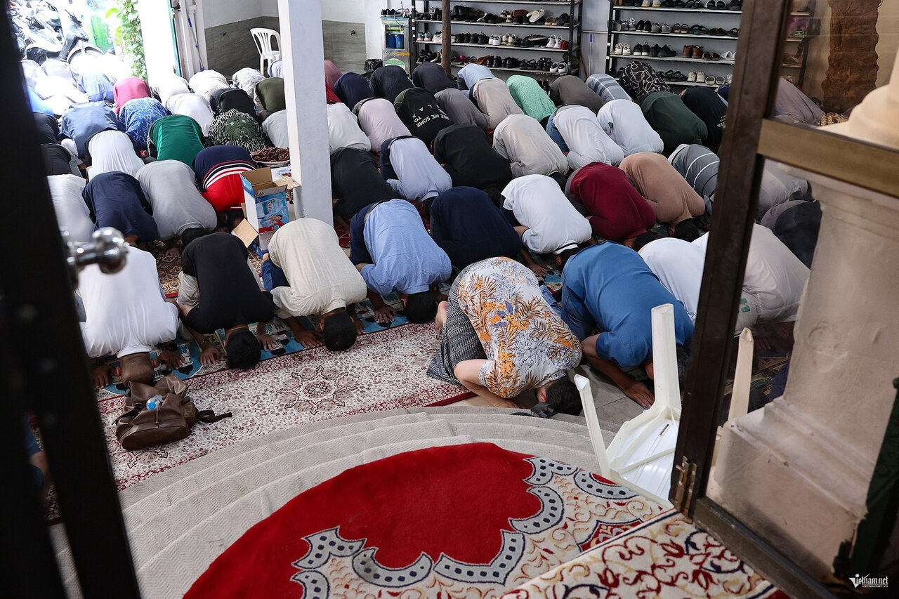 Hanoi’s Al-Noor Mosque, only mosque in northern Vietnam, welcomes all to explore Islamic culture, harmony