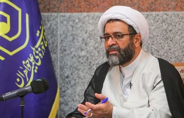 طلبه تراز انقلاب باید علم و عمل را توأمان به جامعه عرضه کند