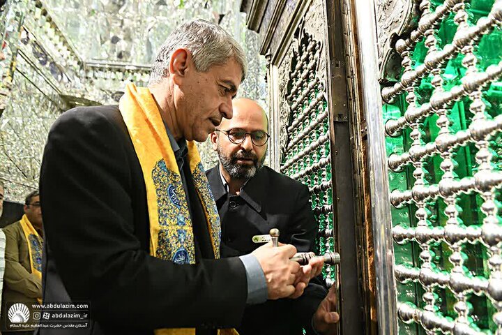 Photos: Dust-cleaning ritual of Hazrat Abdul Azim Hassani holy shrine