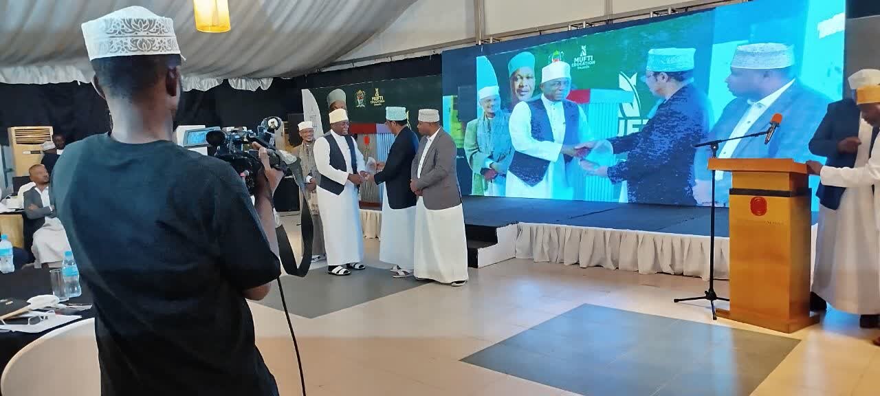 «جوایز آموزشی مفتی»؛ تانزانیا روز مفتی را با تجلیل از علم و دانش گرامی داشت + تصاویر