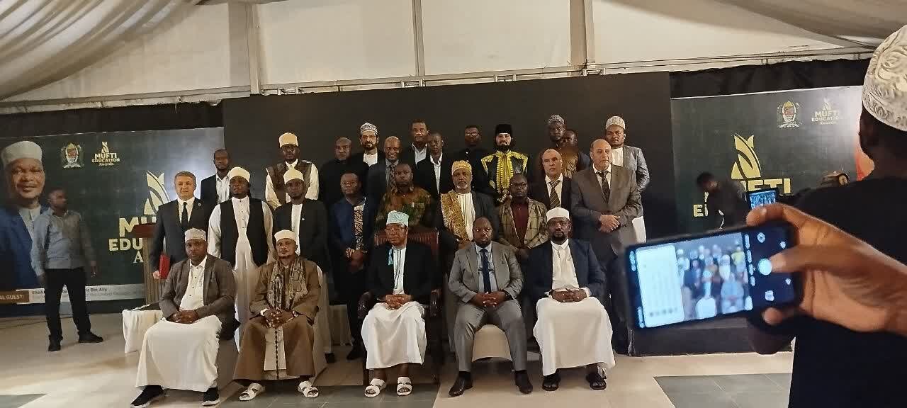 «جوایز آموزشی مفتی»؛ تانزانیا روز مفتی را با تجلیل از علم و دانش گرامی داشت + تصاویر