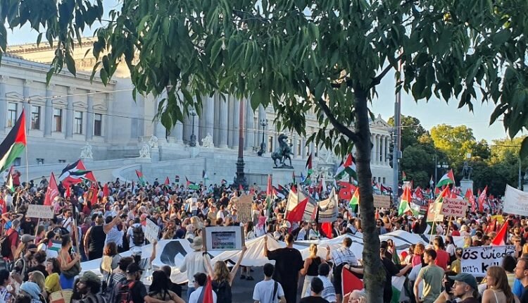 Thousands protest in Vienna against Israeli aggression in Gaza