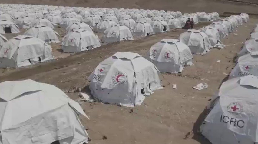 ویدئو | تداوم کمک‌رسانی هلال‌احمر افغانستان به زلزله‌زدگان کنر؛ کمپ دوم در حال ساخت