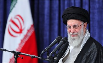 امریکی حکومت سے مذاکرات کا ہمارے لئے کوئی فائدہ نہیں، رہبر انقلاب