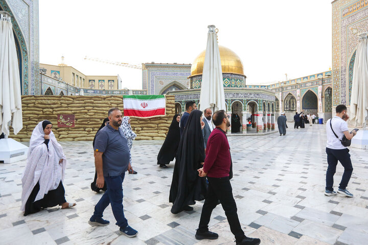 Informe fotográfico | Estudiantes de doctorado de la Universidad Islámica Azad, Sucursal de Beirut, visitan el Santuario Sagrado de Razavi