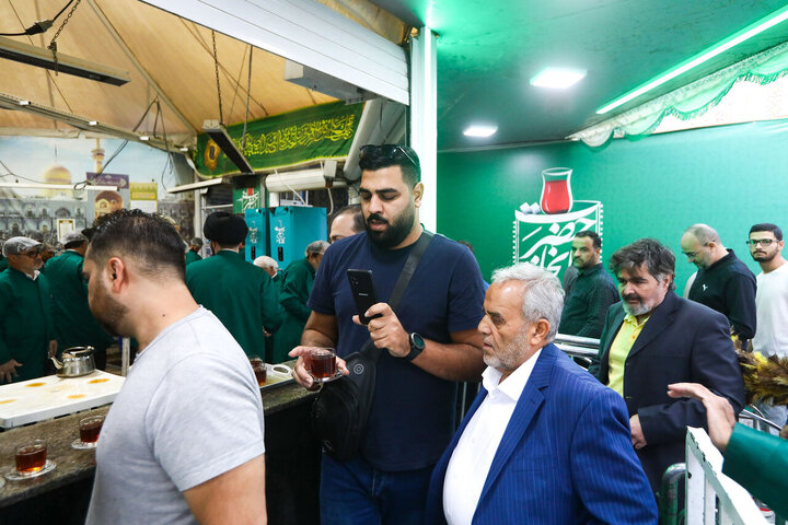 Informe fotográfico | Estudiantes de doctorado de la Universidad Islámica Azad, Sucursal de Beirut, visitan el Santuario Sagrado de Razavi