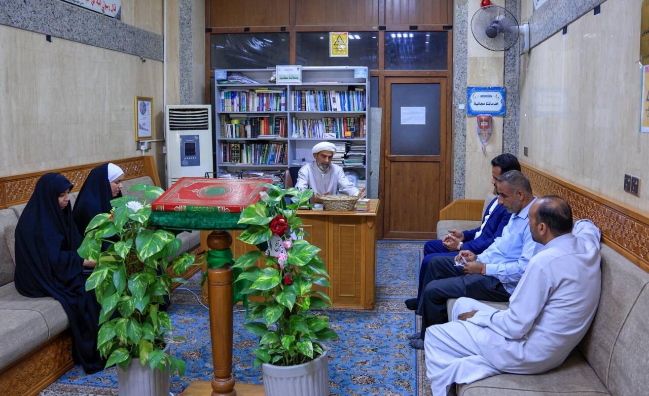 Conducting daily legal marriage contracts inside al-Abbas shrine (+Photos)