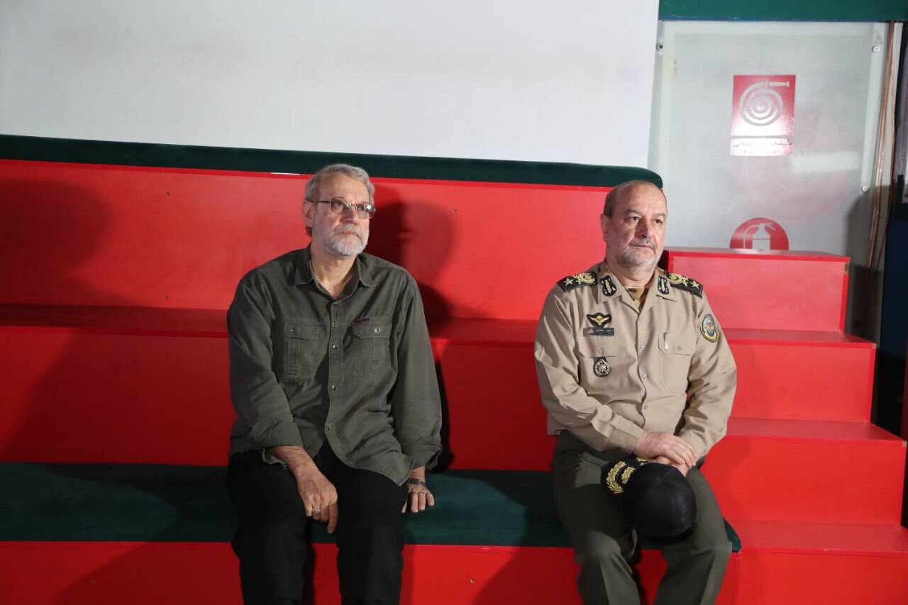 بازدید لاریجانی از موزه ملی انقلاب اسلامی و دفاع مقدس + عکس