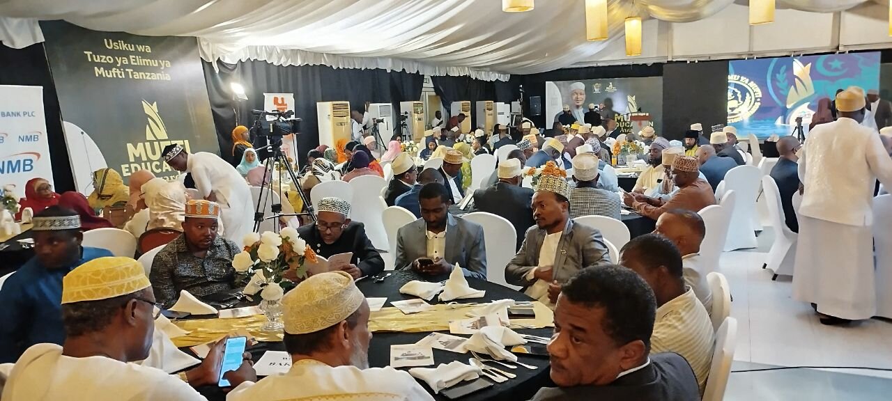Sheikh Dr. Abdur-Razak Amir - Naibu Katibu Mkuu wa JMAT-TAIFA - Aibuka Mshindi wa Tuzo Bora ya Uandishi Katika Elimu ya Kiislamu +Picha