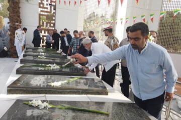 غبارروبی مزار شهدای گمنام موزه ملی انقلاب اسلامی و دفاع مقدس