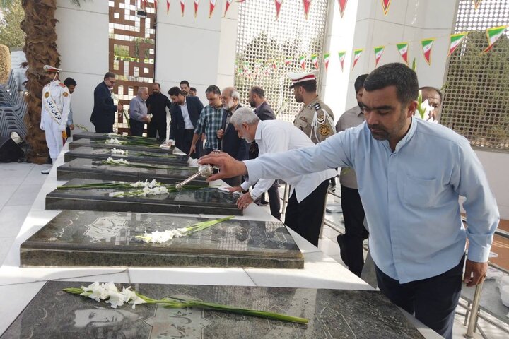 غبارروبی مزار شهدای گمنام موزه ملی انقلاب اسلامی و دفاع مقدس