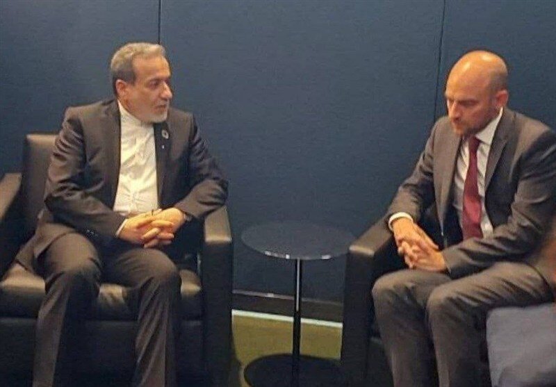 عراقجي ونظيره الفرنسي يبحثان المبادرات الدبلوماسية لوقف إعادة آلية الزناد