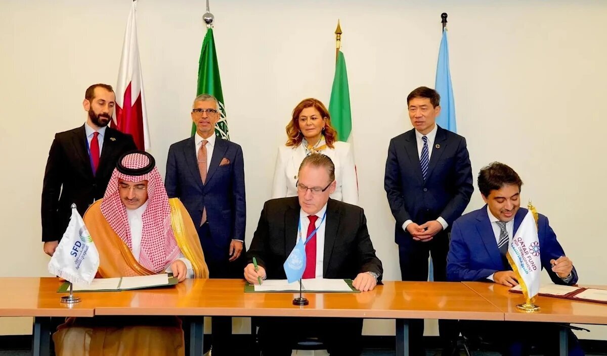 قطر اور سعودی عرب کا شام کے سرکاری ملازمین کے لیے 89 ملین ڈالر کی امداد
