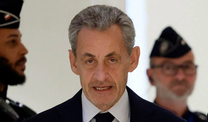 Nicolas Sarkozy, Kaddafi’den Yasa Dışı Fon Sağlama Suçundan 5 Yıl Hapis Cezasına Çarptırıldı