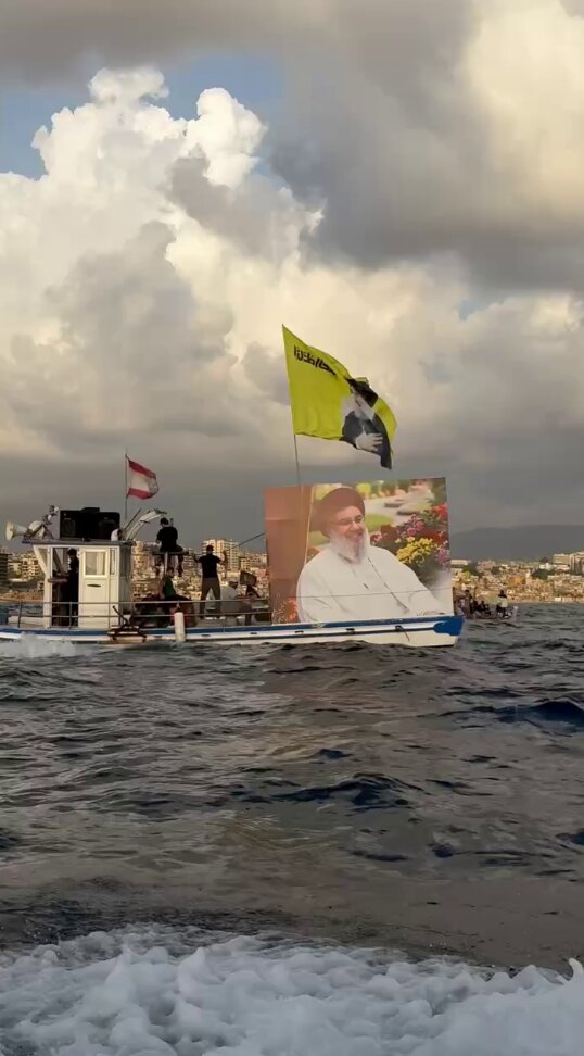 ویدیو | تجمع مردمی در کنار صخره مشهور روشه در بیروت برای پاسداشت یاد شهید نصرالله