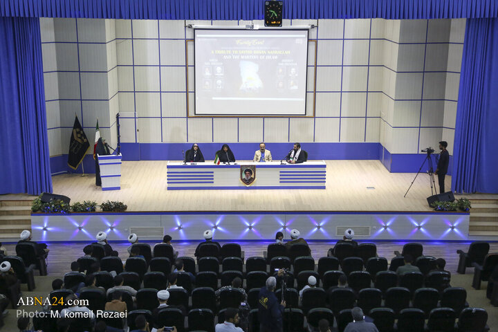 مراسم بزرگداشت شهدای مقاومت از سوی طلاب و دانشجویان انگلیسی‌زبان در قم