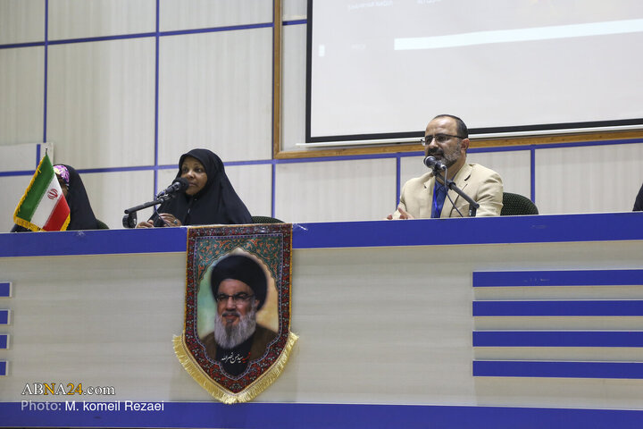 مراسم بزرگداشت شهدای مقاومت از سوی طلاب و دانشجویان انگلیسی‌زبان در قم