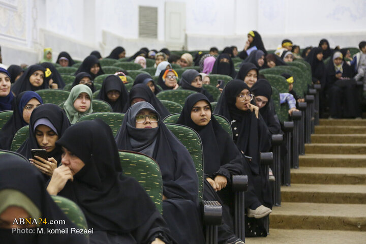 مراسم بزرگداشت شهدای مقاومت از سوی طلاب و دانشجویان انگلیسی‌زبان در قم