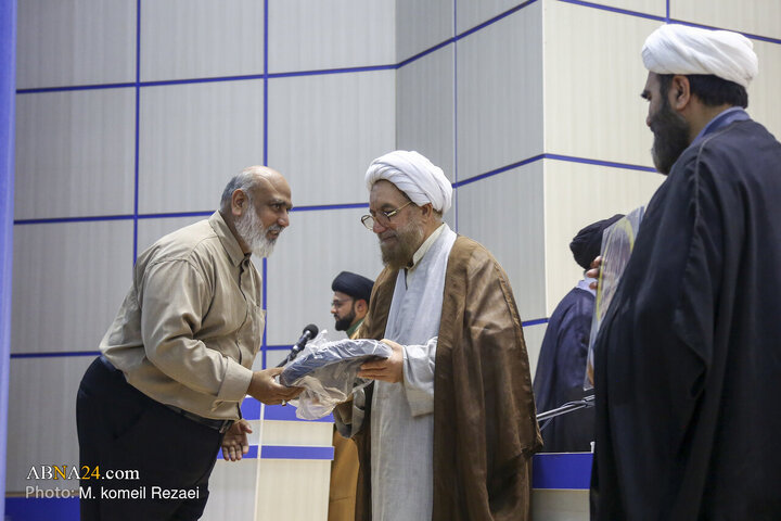 مراسم بزرگداشت شهدای مقاومت از سوی طلاب و دانشجویان انگلیسی‌زبان در قم