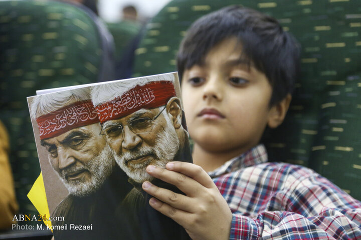 مراسم بزرگداشت شهدای مقاومت از سوی طلاب و دانشجویان انگلیسی‌زبان در قم