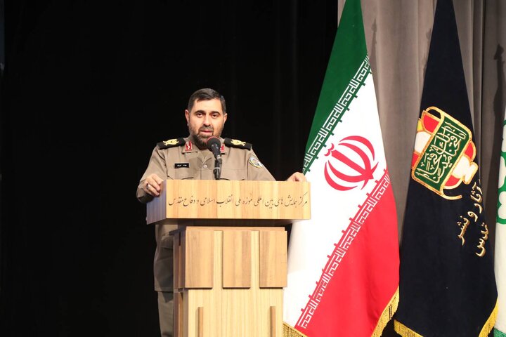 دفاع مقدس ترکیبی از شور و شعور است